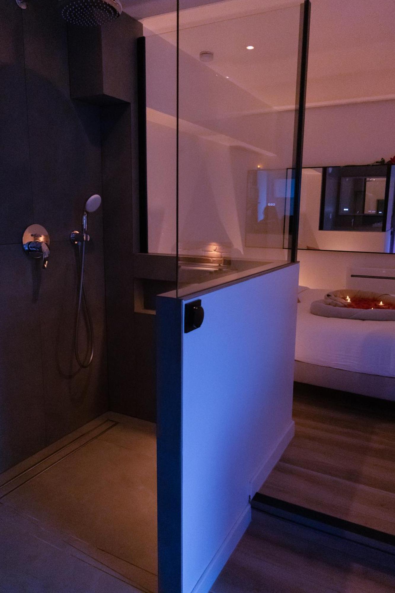 O Romeo - Suite Privee ฟูแฌร์ ภายนอก รูปภาพ