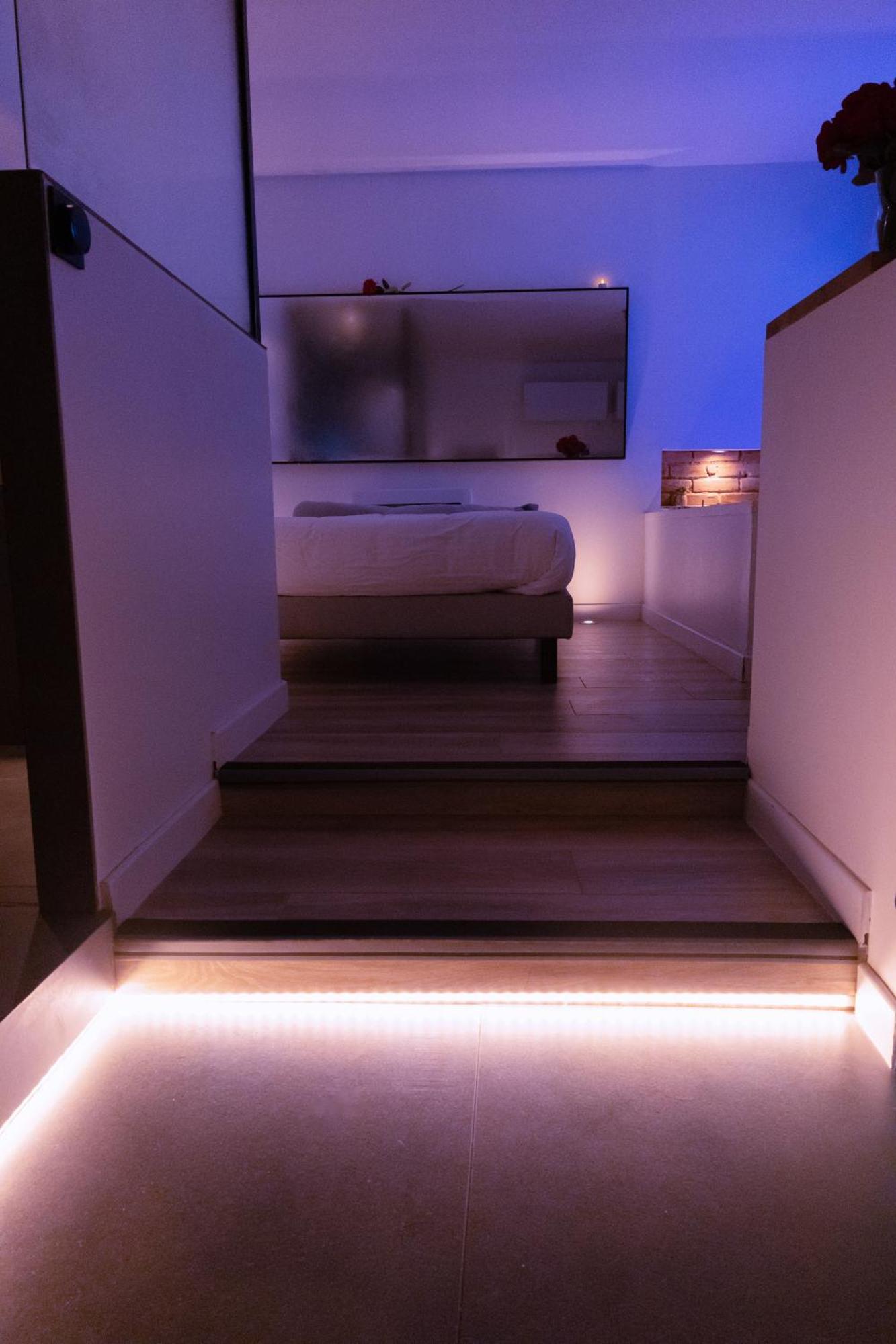 O Romeo - Suite Privee ฟูแฌร์ ภายนอก รูปภาพ