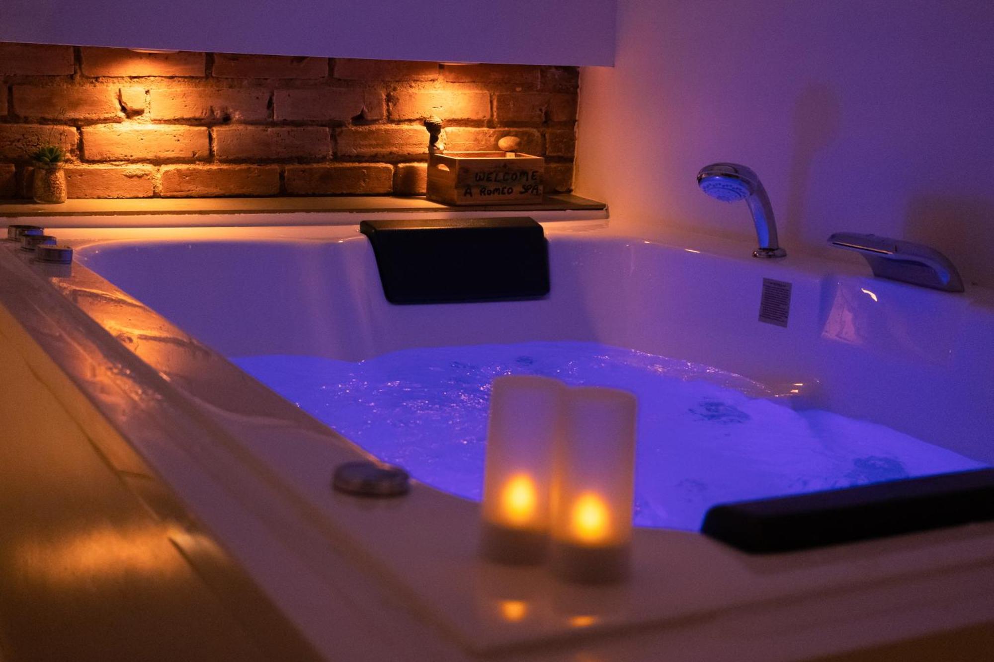 O Romeo - Suite Privee ฟูแฌร์ ภายนอก รูปภาพ